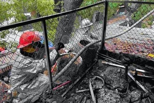 Khống chế kịp thời vụ cháy tại khu tập thể Nguyễn Công Trứ, giải cứu 2 cụ già
