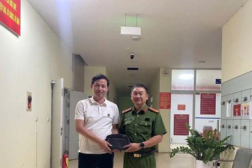 Tô thắm thêm hình ảnh đẹp về người chiến sĩ Công an vì dân phục vụ