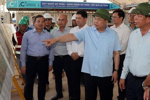 Phó Thủ tướng Thường trực Phạm Gia Túc kiểm tra tiến độ dự án sân bay Gia Bình, tuyến đường Vành đai 4 - Vùng Thủ đô