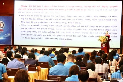 Tập huấn công tác dân số và chăm lo cho nữ công nhân mắc bệnh hiểm nghèo