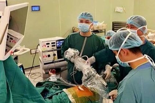 Kỹ thuật mổ ít xâm lấn mới trong điều trị tràn khí màng phổi