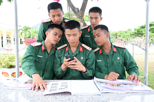 Những cách làm sáng tạo, hiệu quả nâng cao chất lượng giáo dục chính trị, tư tưởng ở Sư đoàn 2-Bài 2: 'Số hóa' công tác giáo dục chính trị, tư tưởng (Tiếp theo và hết)