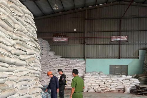 Tây Ninh: Bắt nhóm đối tượng làm phân bón giả thương hiệu lớn, thu giữ 70 tấn sản phẩm