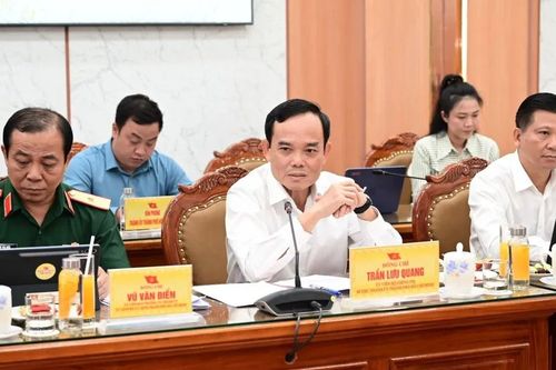 Bí thư Thành ủy TPHCM Trần Lưu Quang làm việc với Quân khu 7