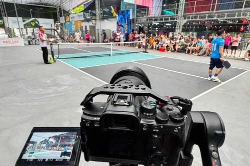 Pickleball bùng nổ, nghề săn khoảnh khắc hái ra tiền