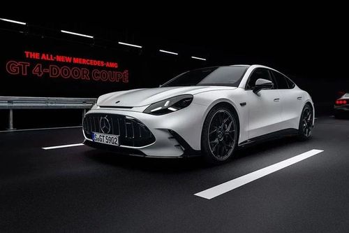 Mercedes-AMG GT 4-Door Coupe bỏ động cơ xăng V8, 'đấu' Porsche Taycan
