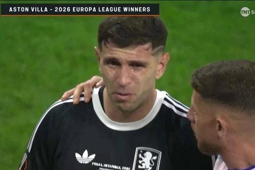 Vô địch Europa League, thủ môn Aston Villa bật khóc