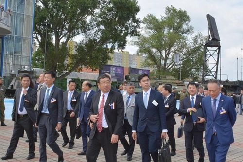 Đoàn Thứ trưởng Bộ Quốc phòng dự Triển lãm Công nghệ quốc phòng và An ninh quốc tế Bratislava (IDEB) 2026 tại Slovakia
