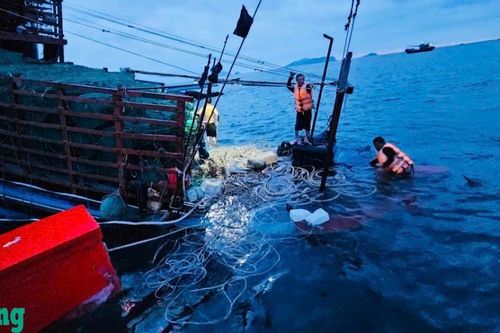 Cứu hộ thành công 8 thuyền viên gặp nạn trên vùng biển Cô Tô