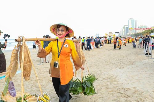 Độc đáo hoạt động diễu hành ẩm thực 'Gánh vị Đà Nẵng'