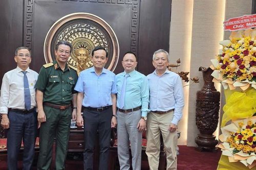 Lãnh đạo Hội đồng hương Hải Phòng tại TP. Hồ Chí Minh đến thăm, chào xã giao đồng chí Trần Lưu Quang – ủy viên bộ chính trị, Bí thư Thành ủy Tp. Hồ Chí Minh