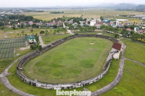 Sân vận động quy mô khủng một thời ở Hà Tĩnh hiện thời ra sao?