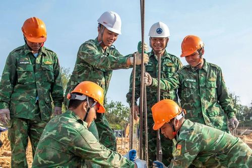 Ký ức 'củ mì' trên công trình xây trường liên cấp