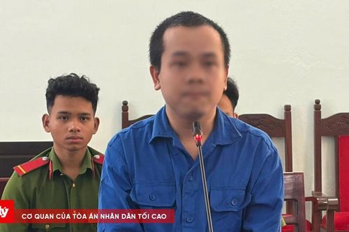 Vào trường học cưỡng đoạt tài sản