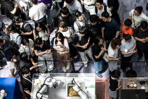 Thông điệp cứng rắn của Trung Quốc với doanh nghiệp muốn sa thải nhân viên vì AI