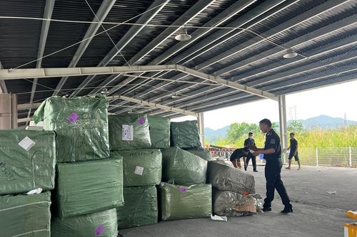 Khởi tố vụ án, khởi tố bị can trong 4 vụ vận chuyển hàng hóa xâm phạm sở hữu trí tuệ