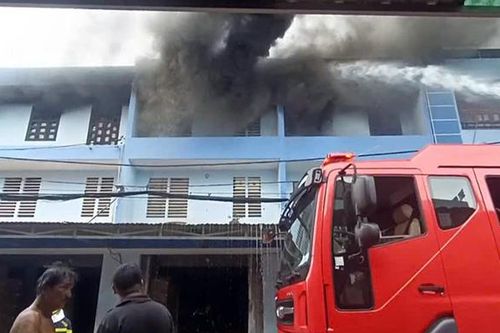 TP Hồ Chí Minh: Cháy kho điện máy, nhiều tài sản bị thiêu rụi