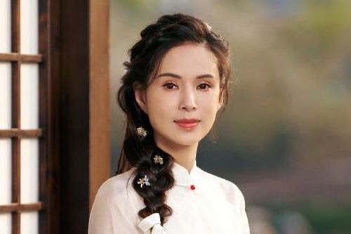 Khó tin trước sắc vóc của 'Tiểu Long Nữ' Lý Nhược Đồng ở tuổi 59