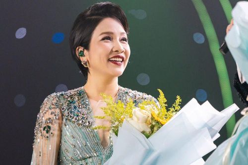 Mạng xã hội 'dậy sóng' với diva Mỹ Linh