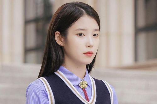 IU đang đứng trước nhiều tranh cãi sau Perfect Crown