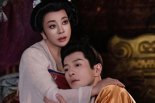 Lưu Hiểu Khánh tái hiện Võ Tắc Thiên sau 32 năm