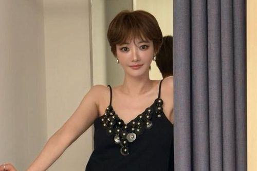 Nữ diễn viên Go Jun Hee khoe vóc dáng mảnh mai đến khó tin