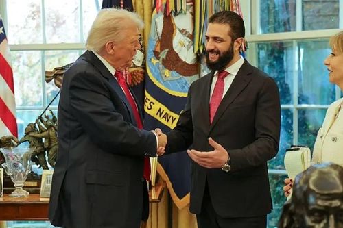 Donald Trump tiếp tục gửi quà cho Tổng thống Syria, nội dung bức thư gây chú ý toàn cầu