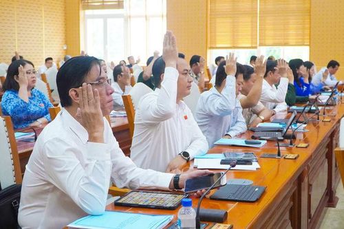 HĐND tỉnh An Giang thông qua các nghị quyết chuyển đổi đất rừng để xây dựng hồ nước và đường dây điện