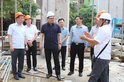 Bí thư Tỉnh ủy Nguyễn Hồng Thái tham quan mô hình nhà lắp ghép bê tông công nghệ cao