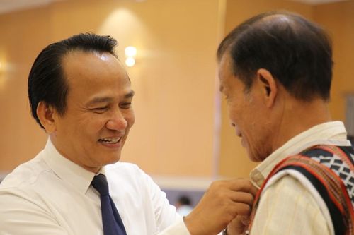 Người có uy tín vùng dân tộc thiểu số là cầu nối quan trọng giữa cấp ủy, chính quyền với nhân dân