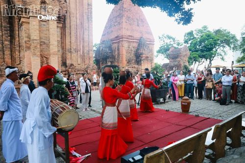 Nỗ lực ngăn chặn hướng dẫn viên 'chui'