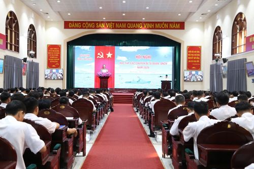 Vùng 4 Hải quân tổ chức học tập các chuyên đề cho sĩ quan, quân nhân chuyên nghiệp