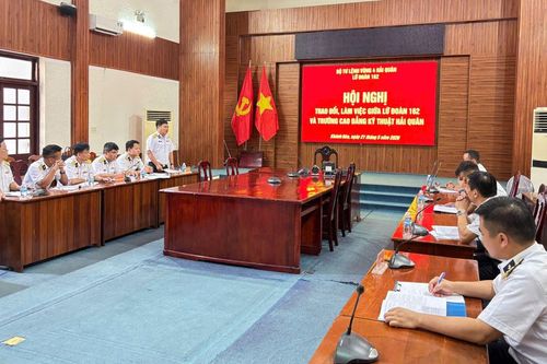 Trường Cao đẳng kỹ thuật Hải quân làm việc với Lữ đoàn 162