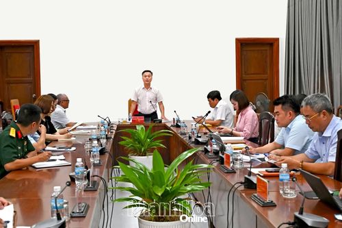 Chủ tịch UBND tỉnh Nguyễn Việt Hùng tiếp công dân định kỳ tháng 5