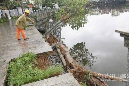 Sạt lở một đoạn bờ kè, lan can khu vực hồ Phai Loạn