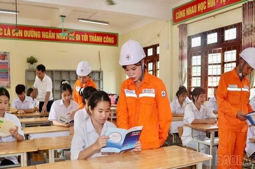 Văn Bàn: Gần 500 học sinh được trang bị 'bí kíp' phòng tránh tai nạn điện
