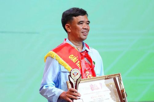 'Cánh én hồng' nhiệt huyết với công tác Đội