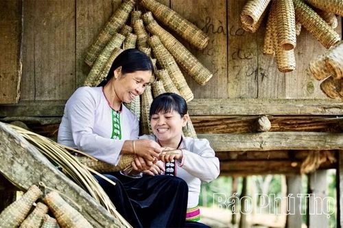 Bảo tồn, phát huy nghề đan lát thủ công truyền thống của người Mường