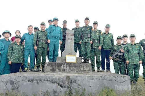 Phối hợp tuần tra tuyến biên giới Lao Chải