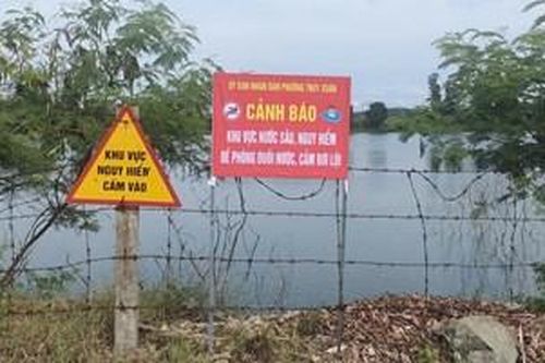 Không để trẻ em tự ý tắm sông, suối hoặc vui chơi tại những khu vực nguy hiểm