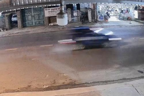 Đắk Lắk: Đi bộ sang đường, người đàn ông bị taxi tông tử vong