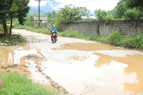Tuyên Quang: Tuyến đường huyện 16km xuống cấp nghiêm trọng, ảnh hưởng đời sống người dân