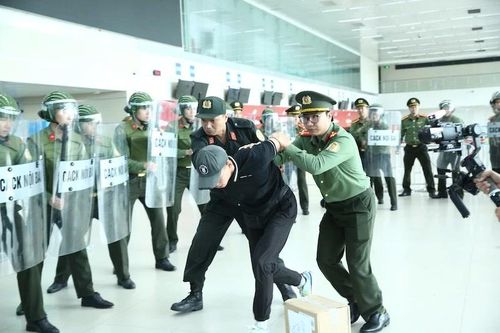 Hơn 300 người tham gia diễn tập khẩn nguy an ninh
