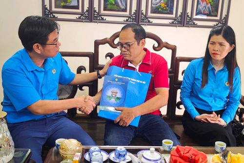 Công đoàn Hà Nội hỗ trợ công nhân bị tai nạn lao động