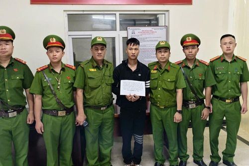 Cướp tiệm vàng ở phố Vọng, Trịnh Văn Bình SN 2005 đã bị khống chế như thế nào?