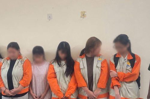 Vụ nữ sinh lớp 10 bị đánh hội đồng trong nhà vệ sinh trường học: Danh tính những người liên quan