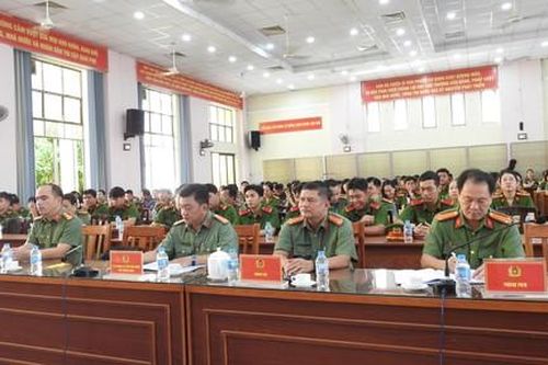Công an TPHCM: Tổ chức sinh hoạt chính trị nhân kỷ niệm 136 năm Ngày sinh Chủ tịch Hồ Chí Minh