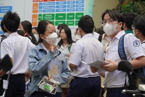 Thí sinh đăng ký thi lớp 10 trường Phổ thông Năng khiếu tại TP.HCM tăng vọt