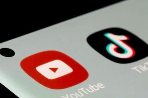 Anh xem xét siết mạng xã hội sau cảnh báo về TikTok và YouTube