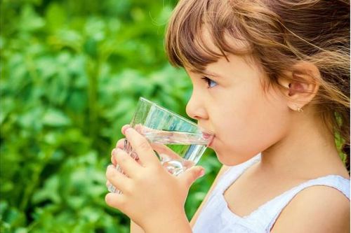'Giải nhiệt' mùa hè đúng cách cho học sinh: Uống gì thay trà sữa, nước ngọt có gas?